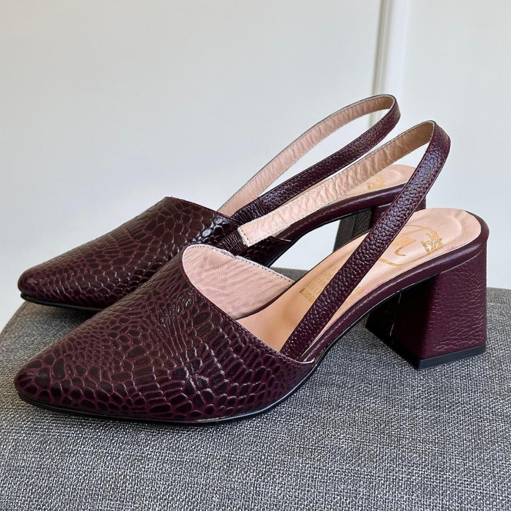 Women's Pointed Leather Thick-heeled Shoes