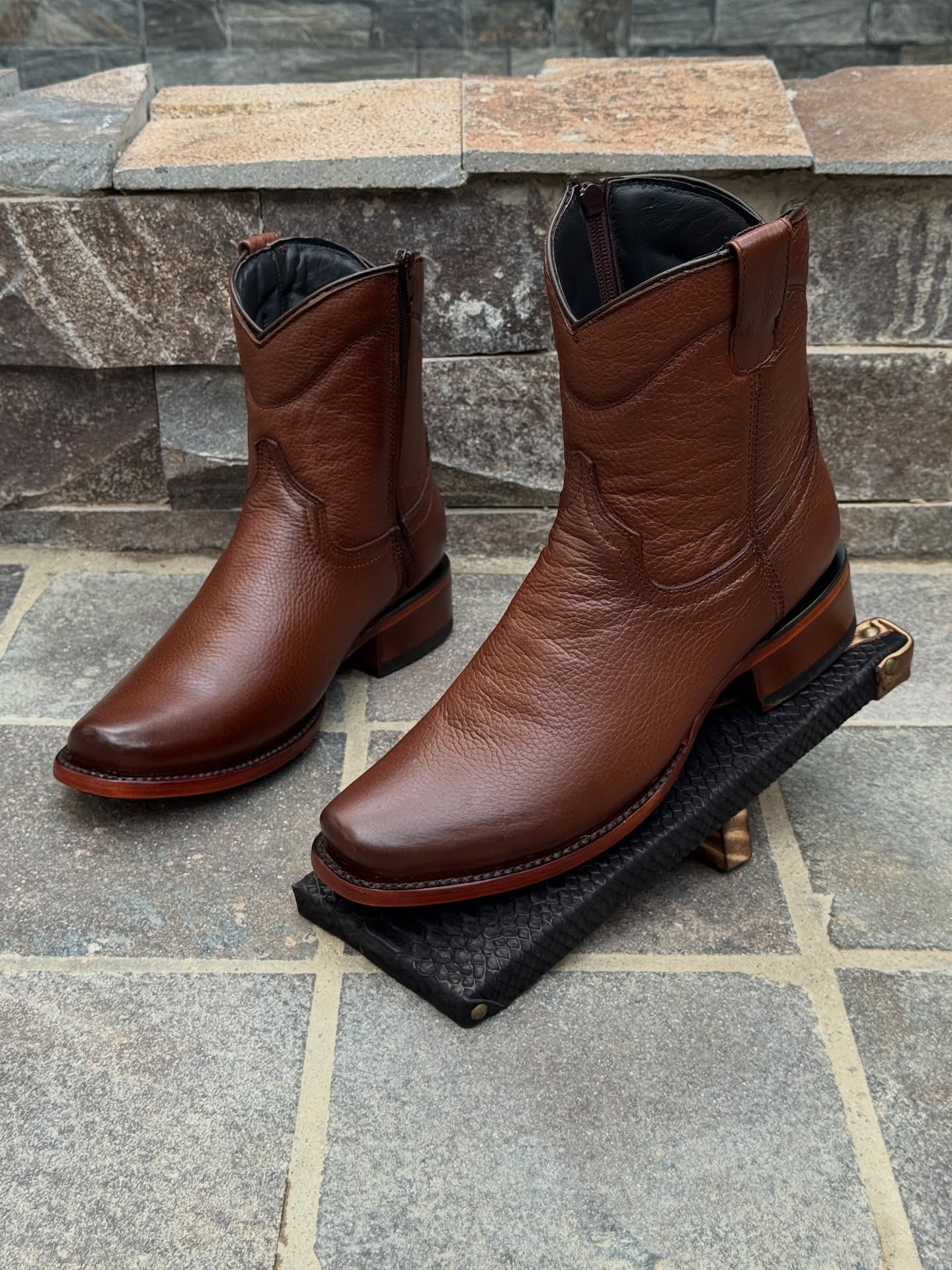 Men's Honey-colored Cowhide Boots